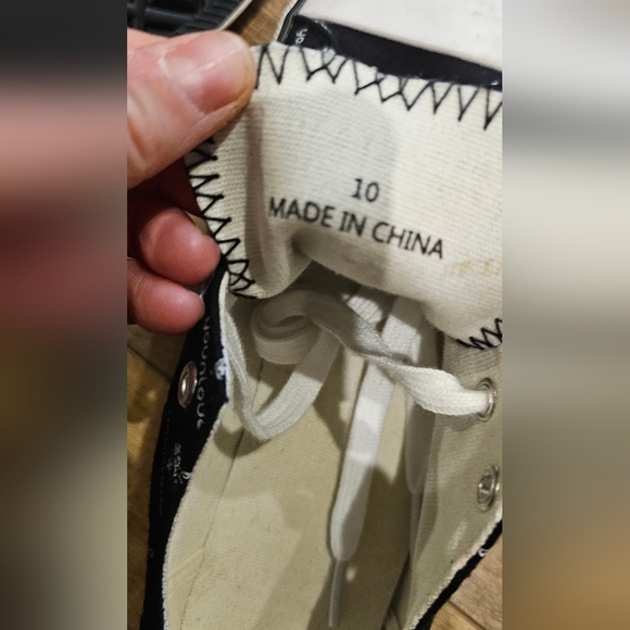 Younique Women's Sneakers Size 10 RARE LIMITED EDITION - Picture 6 of 7